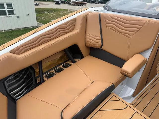 Slide: The Image of Nautique G23 2025 - 20