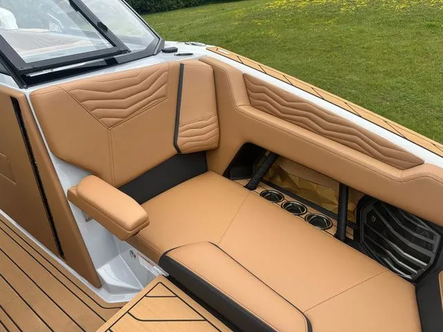 Slide: The Image of Nautique G23 2025 - 21