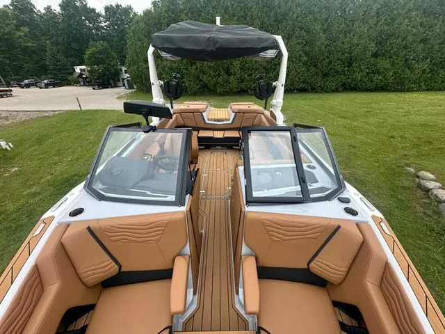 Slide: The Image of Nautique G23 2025 - 22