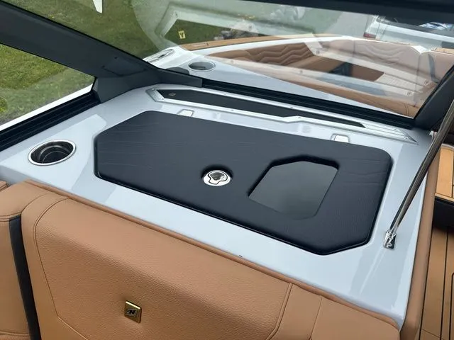 Slide: The Image of Nautique G23 2025 - 32