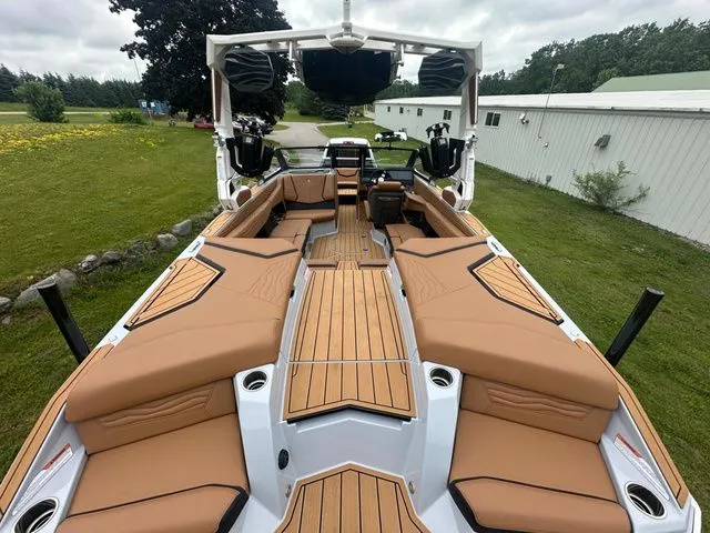 Slide: The Image of Nautique G23 2025 - 9