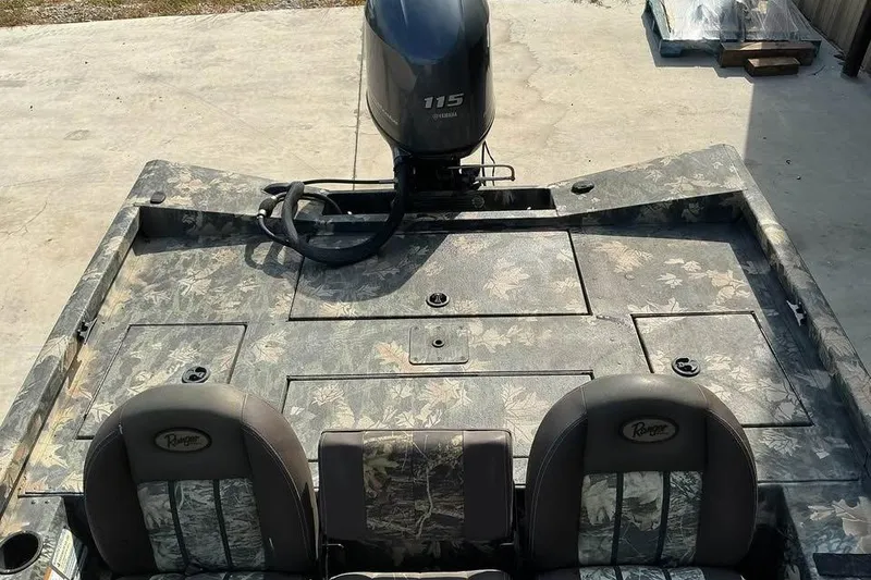 Slide: The Image of 2015 Ranger RT188 boat with camouflage design and Yamaha 115 outboard motor. - 10