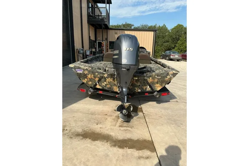 Slide: The Image of 2015 Ranger RT188 boat with camouflage design and Yamaha 115 outboard motor. - 8