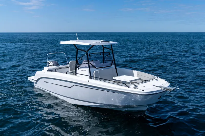 The Image of 2023 Beneteau Flyer 8 SPACEdeck boat on open sea, clear sky. - 19