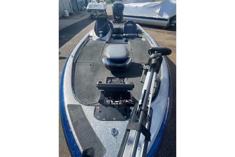 Slide: The Image of 2012 Skeeter ZX20 fishing boat with trolling motor and spacious deck. - 4
