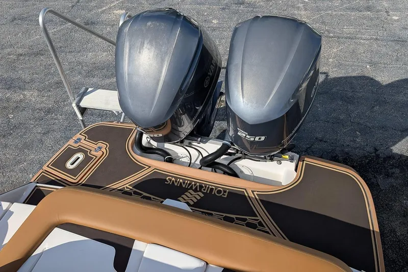 Slide: The Image of 2019 Four Winns H290 OB boat with dual Yamaha 250 outboard engines. - 4
