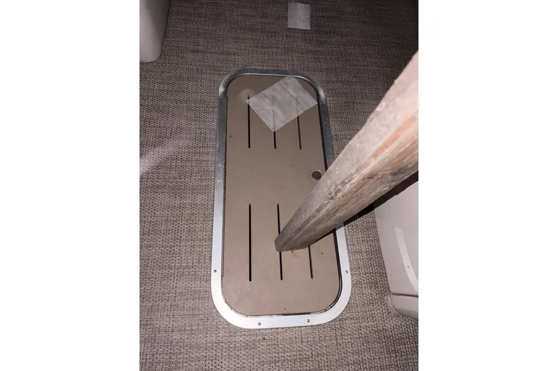 Slide: The Image of 2019 Bennington SX 22 Fishing boat floor with hatch and wooden pole. - 19