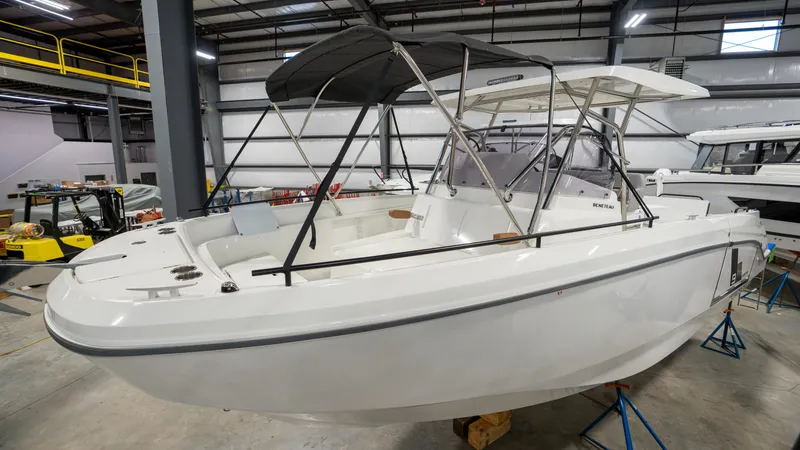 Slide: The Image of 2025 Beneteau Flyer 9 SPACEdeck boat in a warehouse setting. - 6