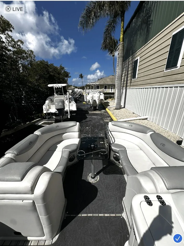 Slide: The Image of Avalon 2585 Entertainer 2014 - 13