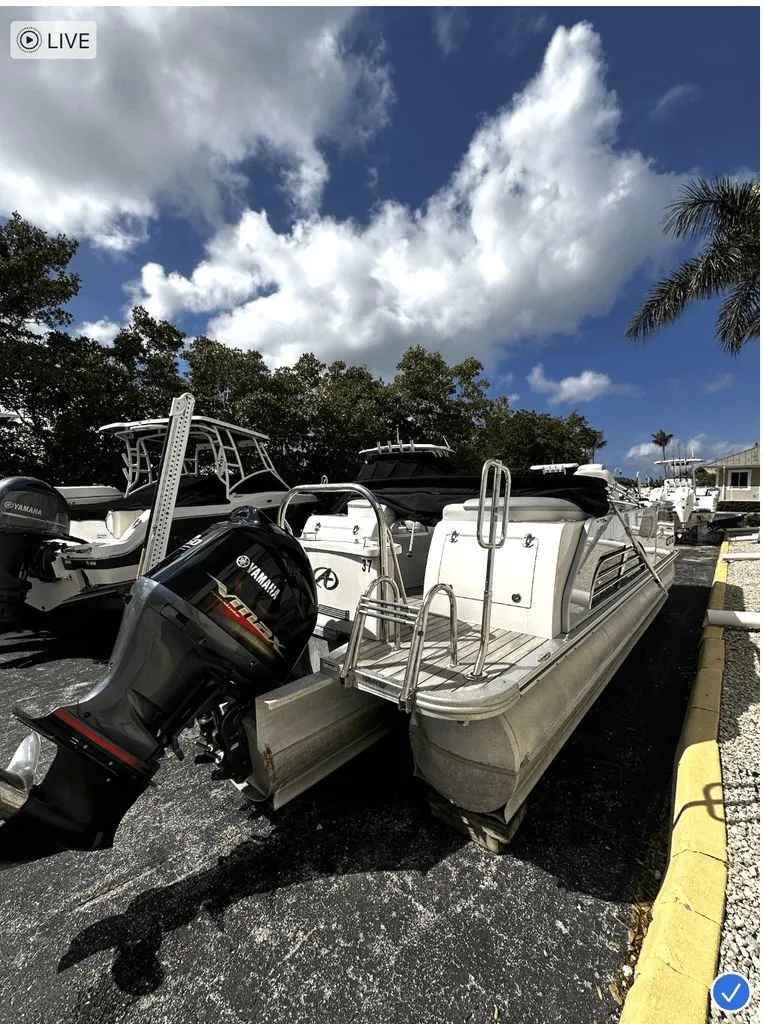 Slide: The Image of Avalon 2585 Entertainer 2014 - 2