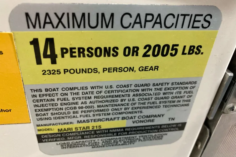 Slide: The Image of 2008 MasterCraft MariStar 215 capacity label: 14 persons or 2005 lbs, 2325 lbs total. - 17