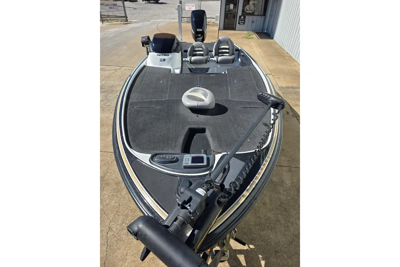 Slide: The Image of 2010 Nitro Z-9 fishing boat with dual seats and trolling motor. - 4