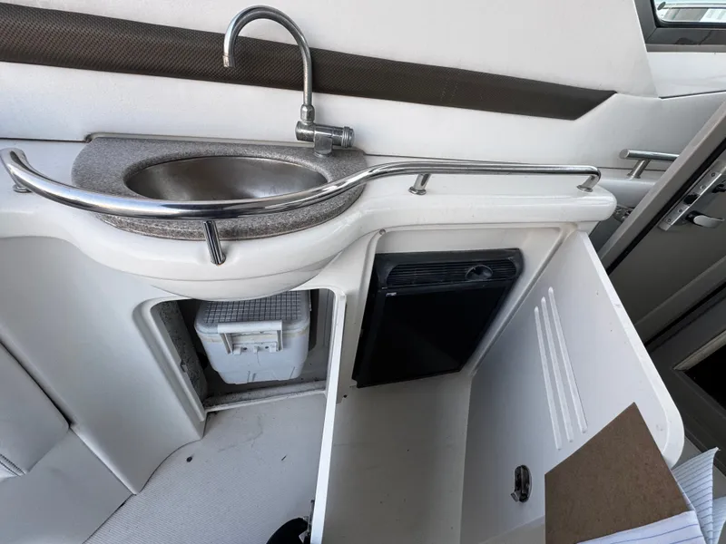 Slide: The Image of Sea Ray 38 Sundancer 2007 - 10