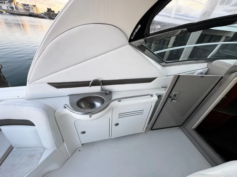 Slide: The Image of Sea Ray 38 Sundancer 2007 - 11