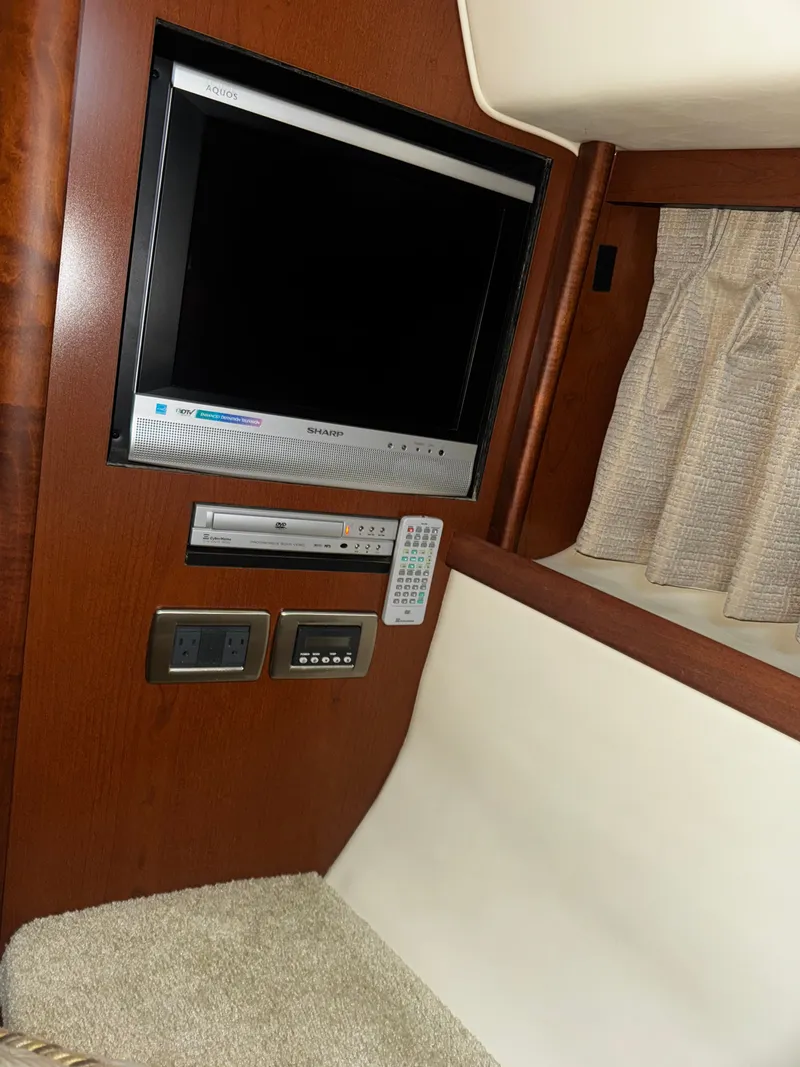 Slide: The Image of Sea Ray 38 Sundancer 2007 - 18