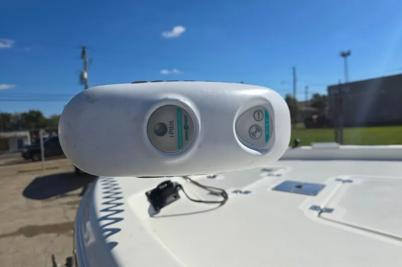 Slide: The Image of Close-up of iPilot system on 2017 NauticStar 215 XTS boat deck. - 8