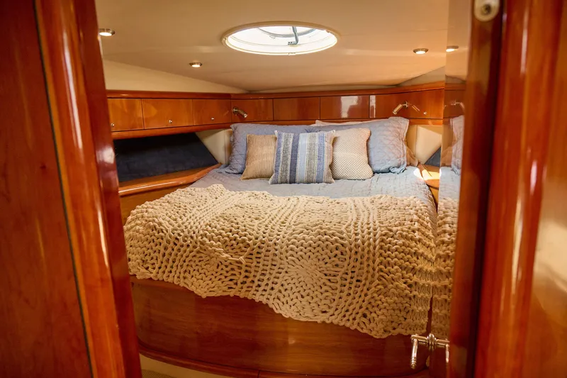 Slide: The Image of Luxurious cabin interior of 2000 Sunseeker Camargue 50 yacht with cozy bedding. - 33