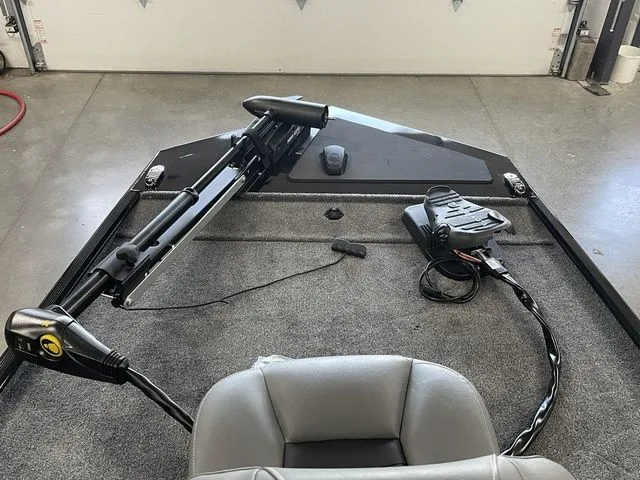 Slide: The Image of Tracker Bass Tracker Classic XL 2026 - 10