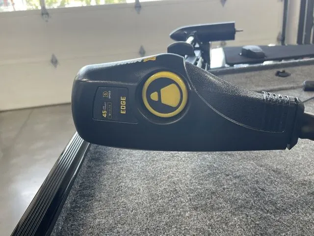 Slide: The Image of Tracker Bass Tracker Classic XL 2026 - 11