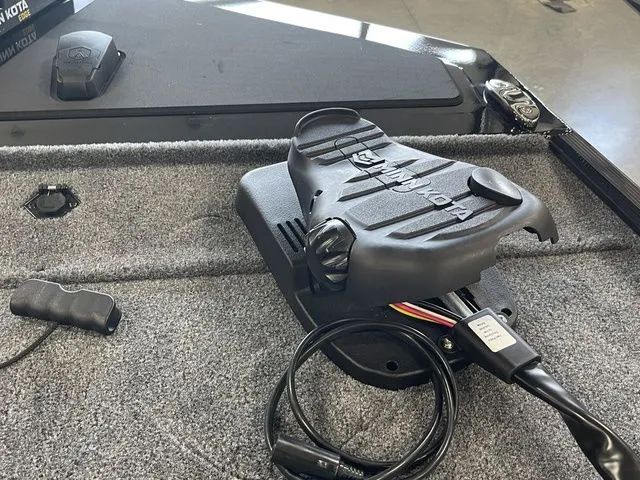 Slide: The Image of Tracker Bass Tracker Classic XL 2026 - 12