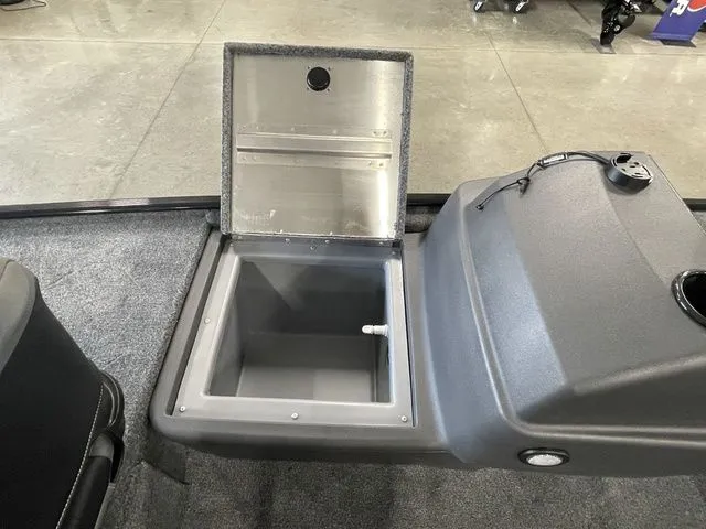 Slide: The Image of Tracker Bass Tracker Classic XL 2026 - 14