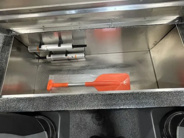 Slide: The Image of Tracker Bass Tracker Classic XL 2026 - 17