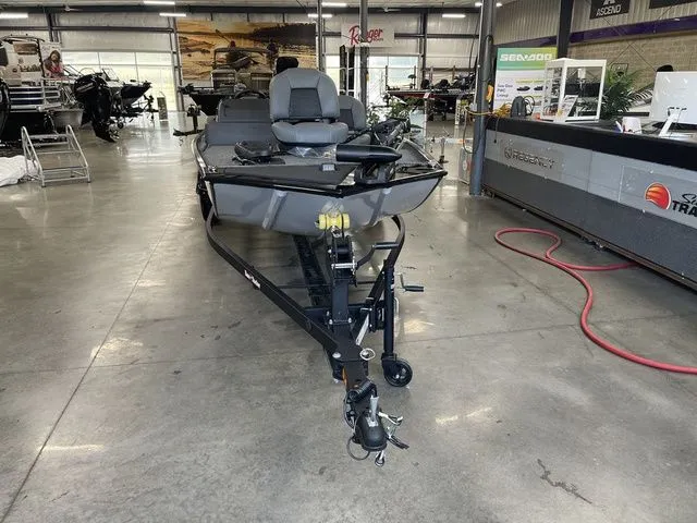 Slide: The Image of Tracker Bass Tracker Classic XL 2026 - 4