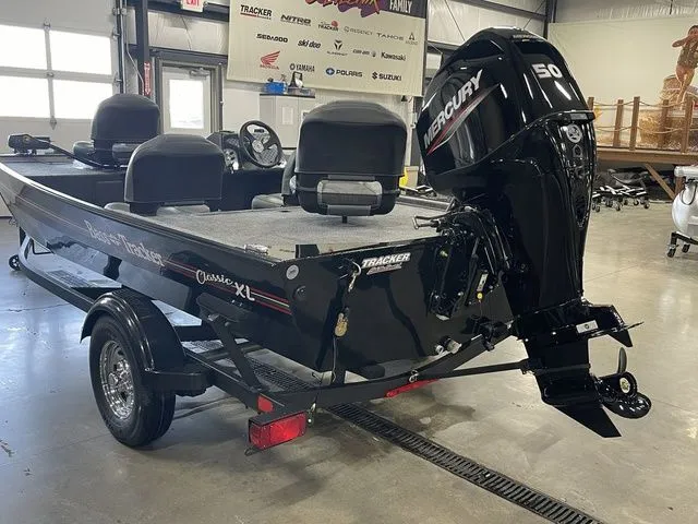 Slide: The Image of Tracker Bass Tracker Classic XL 2026 - 7