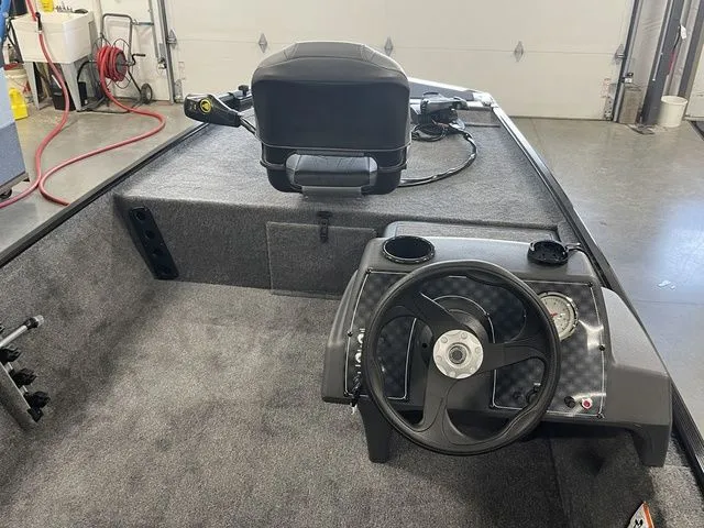 Slide: The Image of Tracker Bass Tracker Classic XL 2026 - 9