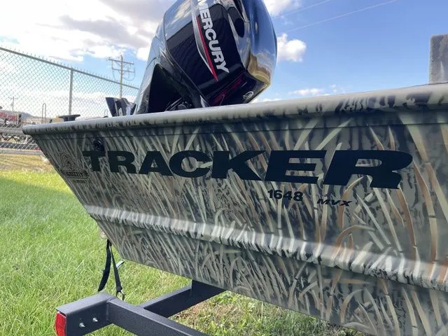 Slide: The Image of Tracker Grizzly 1648 SC 2026 - 10