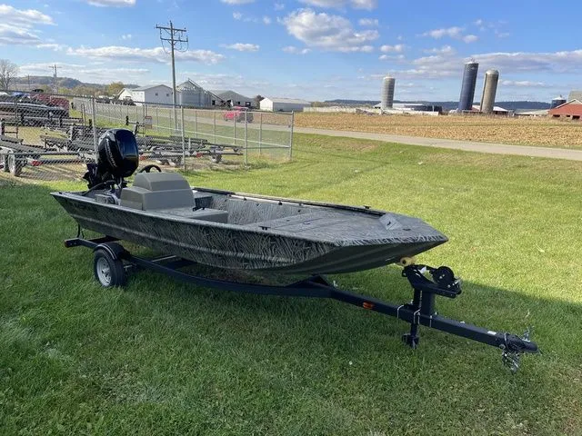 Slide: The Image of Tracker Grizzly 1648 SC 2026 - 12