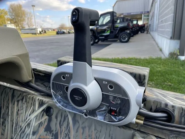 Slide: The Image of Tracker Grizzly 1648 SC 2026 - 17