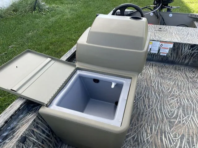 Slide: The Image of Tracker Grizzly 1648 SC 2026 - 19