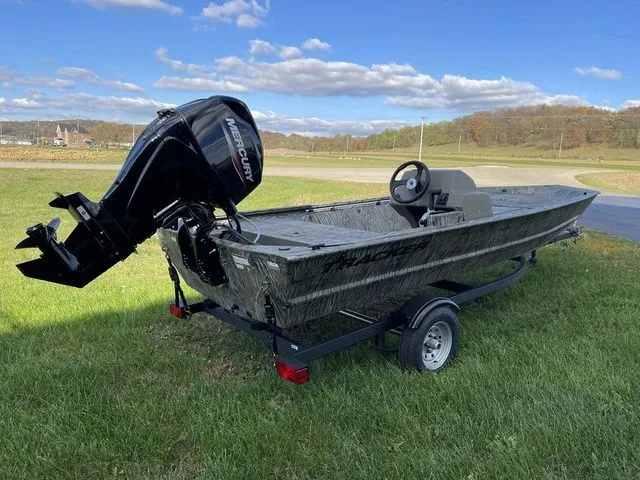 Slide: The Image of Tracker Grizzly 1648 SC 2026 - 8