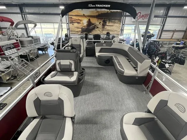 Slide: The Image of Sun Tracker Bass Buggy 18 DLX 2026 - 12