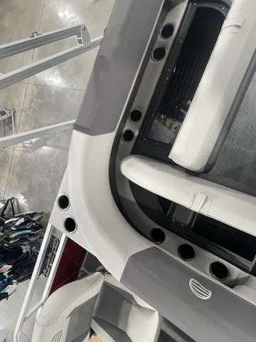 Slide: The Image of Sun Tracker Bass Buggy 18 DLX 2026 - 17