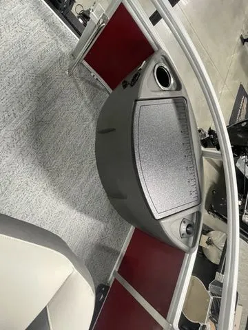 Slide: The Image of Sun Tracker Bass Buggy 18 DLX 2026 - 19