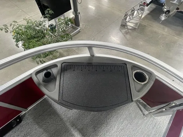 Slide: The Image of Sun Tracker Bass Buggy 18 DLX 2026 - 22