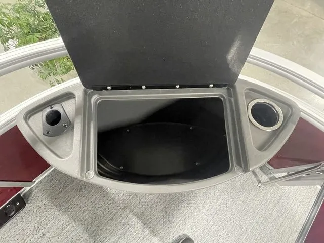 Slide: The Image of Sun Tracker Bass Buggy 18 DLX 2026 - 23