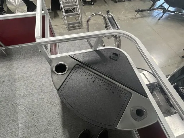 Slide: The Image of Sun Tracker Bass Buggy 18 DLX 2026 - 25