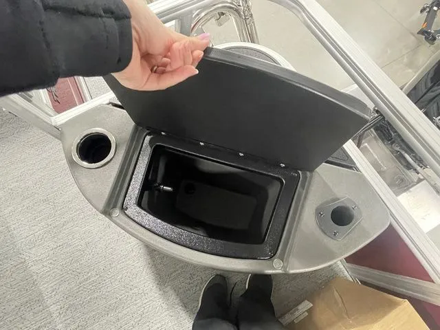 Slide: The Image of Sun Tracker Bass Buggy 18 DLX 2026 - 26