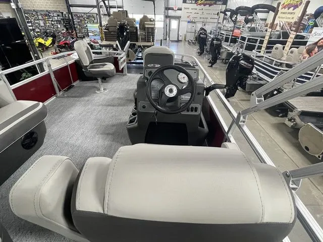 Slide: The Image of Sun Tracker Bass Buggy 18 DLX 2026 - 29