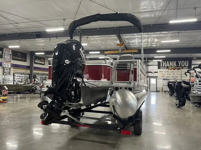 Slide: The Image of Sun Tracker Bass Buggy 18 DLX 2026 - 8