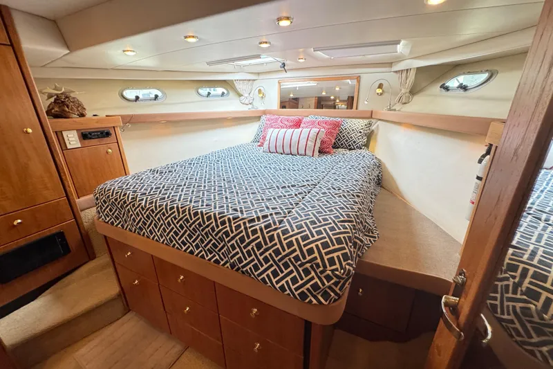 Slide: The Image of Luxurious bedroom interior of 1998 Bayliner 4788 Pilot House Motoryacht with elegant bedding. - 46