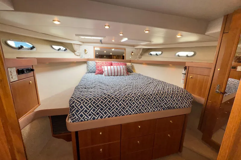 Slide: The Image of 1998 Bayliner 4788 Pilot House Motoryacht closet with drawers and hangers. - 47