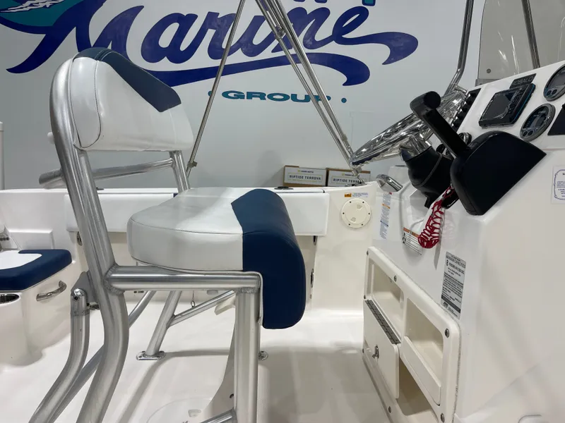 Slide: The Image of Robalo R180 Center Console 2018 - 7