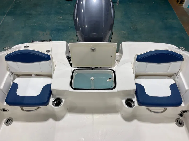 Slide: The Image of Robalo R180 Center Console 2018 - 9