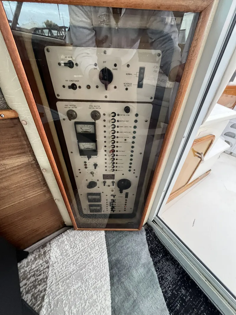 Slide: The Image of Sea Ray 340 Sedan Bridge 1986 - 15