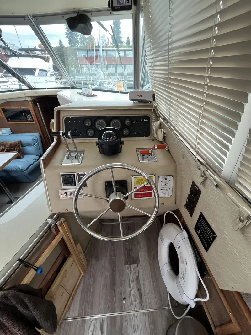 Slide: The Image of Sea Ray 340 Sedan Bridge 1986 - 16