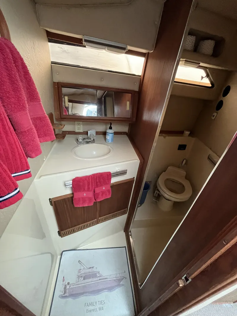 Slide: The Image of Sea Ray 340 Sedan Bridge 1986 - 24